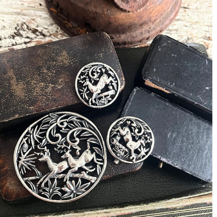 サラコベントリー イヤリング ビンテージ 鹿の装飾　 Woodland Fligh　sarah cov ヴィンテージ サラコベントリー Sarah Cov刻印 Woodland Flight