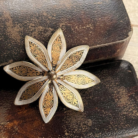 ブローチ】ダマスキナード 花 Flower 象嵌 50'sスペイントレド – Lamp