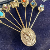 【ブローチ】goldette ゴルデット　7個チャーム　カニ　カメオ　色石　60’s USA