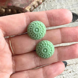 【イヤリング】シャーベットグリーン　セルロイド　ダリア　50’sイギリス