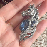 【ブローチ】馬　horse サファイアブルー　縦ライン　80’sUSA