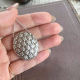 【ネックレス】花レリーフ　オーバル　マットシルバー　ロング　70’sフランス