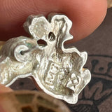 【ピアス】ウサギ　rabbit 花を持つウサギ　MJ社　 60’sUSA