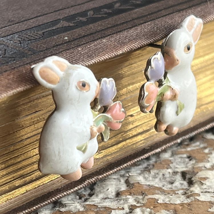 ピアス】ウサギ rabbit 花を持つウサギ MJ社 60'sUSA – Lamp vintage