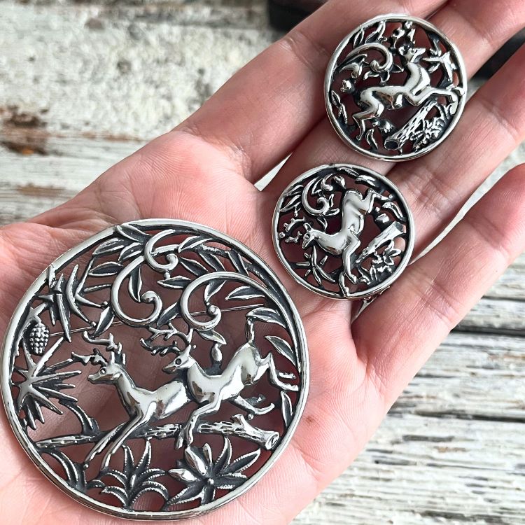 サラコベントリー イヤリング ビンテージ 鹿の装飾　 Woodland Fligh　sarah cov ヴィンテージ サラコベントリー Sarah Cov刻印 Woodland Flight