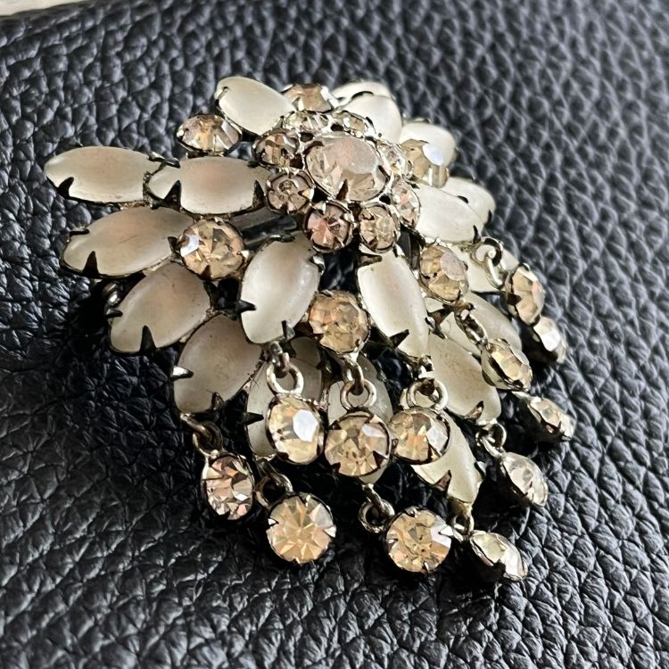 ブローチ】フロスティ シャンデリア 乳白色 60'sフランス ブロカント