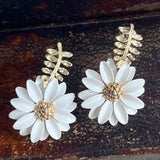 【ピアス】ホワイトガーベラ　花　ゴールドリーフ　八重咲　60’sフランス　