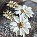 【ピアス】ホワイトガーベラ　花　ゴールドリーフ　八重咲　60’sフランス　