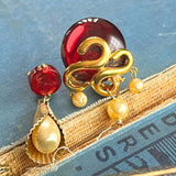【イヤリング】アシンメトリー　NINARICCI シャムレッド　パール　70’sフランス