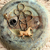 【ネックレス】馬　ホース　真鍮　駆ける馬　ルビー　70’sフランス