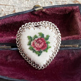 【ブローチ】プチポワン　petit point 薔薇　バラ刺繍　ハート　50'sフランス