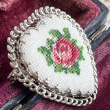 【ブローチ】プチポワン　petit point 薔薇　バラ刺繍　ハート　50'sフランス