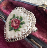 【ブローチ】プチポワン　petit point 薔薇　バラ刺繍　ハート　50'sフランス