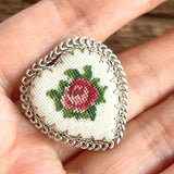 【ブローチ】プチポワン　petit point 薔薇　バラ刺繍　ハート　50'sフランス